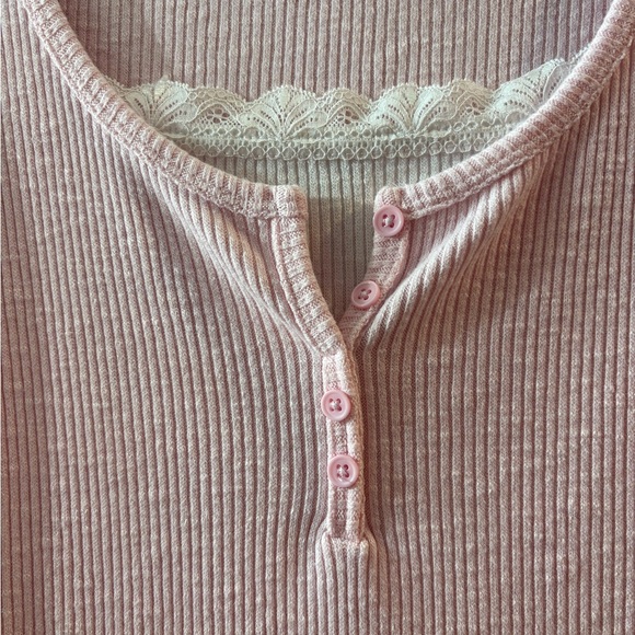 Light Pink Ribbed Button-Front Tee - Picture 3 of 4